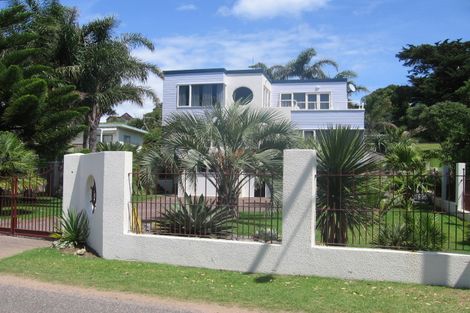 Photo of property in 18 Beach Parade, Oneroa, Waiheke Island, 1081