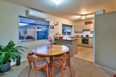 Photo of property in 22 Carisbrook Crescent, Papakura, 2110