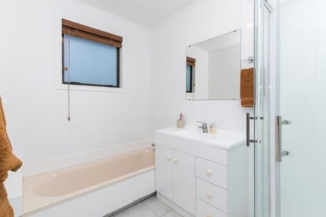 Photo of property in 110 Oakfield Crescent, Pukete, Hamilton, 3200