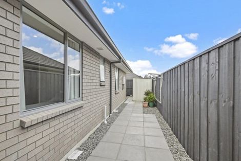 Photo of property in 28 Shillingford Boulevard, Rolleston, 7615