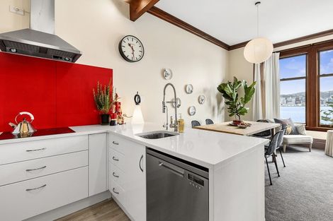 Photo of property in 320 Oriental Parade, Oriental Bay, Wellington, 6011