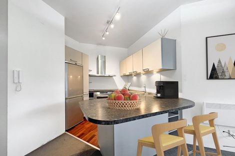 Photo of property in Endeavour Apartments, 19/125 Thorndon Quay, Pipitea, Wellington, 6011