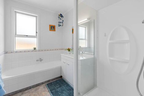 Photo of property in 2/420 Great South Road, Opaheke, Papakura, 2113