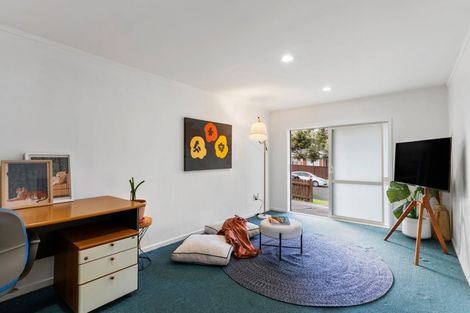 Photo of property in 20 Arosa Place, Forrest Hill, Auckland, 0620