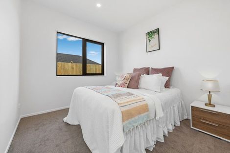 Photo of property in 4 Ngakau Road, Karaka, 2113