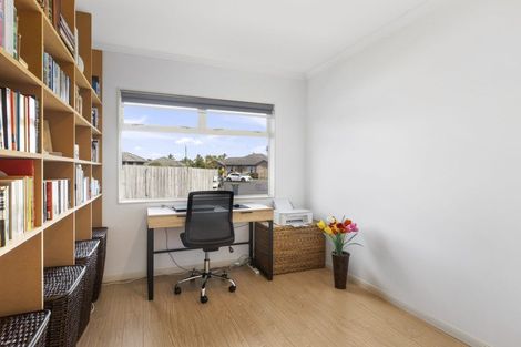 Photo of property in 20 Francis Skinner Place, Orewa, 0931