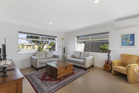 Photo of property in 20 Francis Skinner Place, Orewa, 0931
