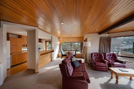 Photo of property in 10 Lordens Place, Fernhill, Queenstown, 9300