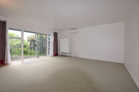 Photo of property in 19a Cleve Road, Green Bay, Auckland, 0604