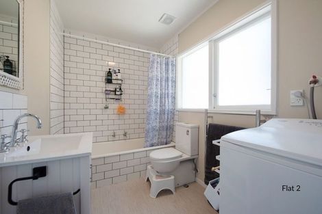 Photo of property in 2/17 Huntingdon Street, Northland, Wellington, 6012