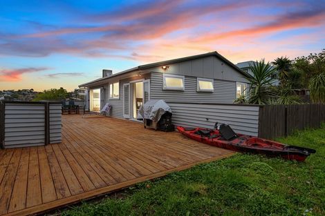 Photo of property in 4 The Esplanade, Campbells Bay, Auckland, 0630