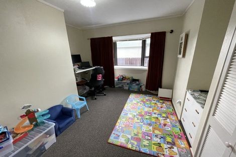 Photo of property in 58 Beauchamp Street, Tawa, Wellington, 5028