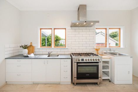 Photo of property in 24 Vernon Avenue, Takaro, Palmerston North, 4412