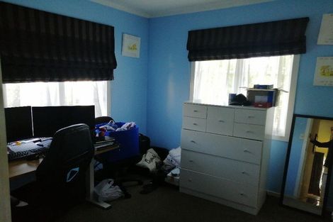 Photo of property in 32 Golf Road, New Lynn, Auckland, 0600