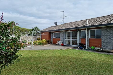 Photo of property in 14 Lanier Place, Glendene, Auckland, 0602