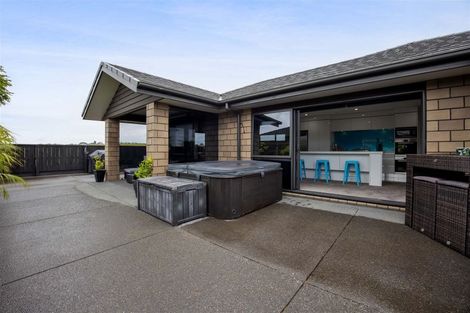 Photo of property in 17 Wentworth Lane, Waiwhakaiho, New Plymouth, 4312