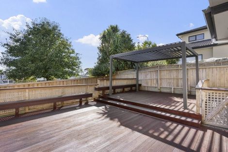 Photo of property in 30 Scarlet Oak Drive, Schnapper Rock, Auckland, 0632