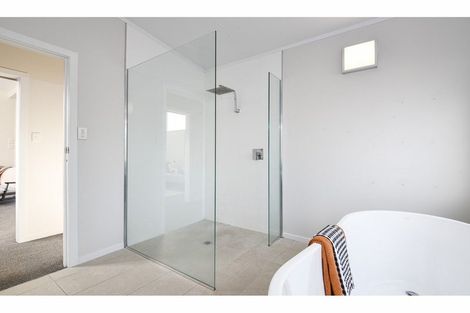 Photo of property in 3 Tirita Street, Kawaha Point, Rotorua, 3010