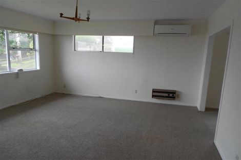 Photo of property in 12 Griffiths Grove, Newlands, Wellington, 6037
