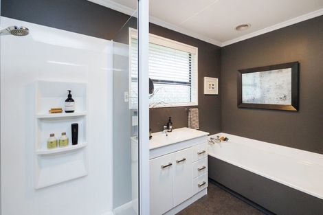 Photo of property in 8 Earl Place, Hokowhitu, Palmerston North, 4410