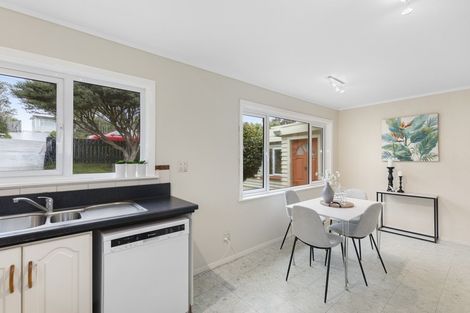 Photo of property in 207 Miromiro Road, Normandale, Lower Hutt, 5010