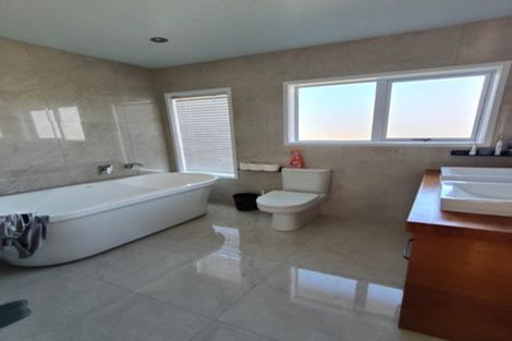 Photo of property in 14 Chelsea View Drive, Chatswood, Auckland, 0626