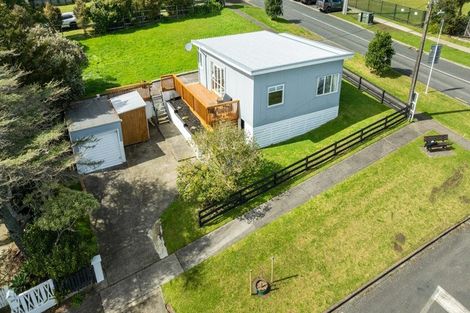 Photo of property in 33 Porter Crescent, Helensville, 0800