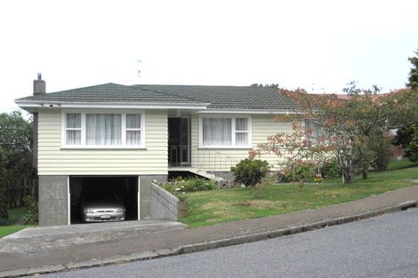 Photo of property in 7 Cotswold Crescent, Newlands, Wellington, 6037