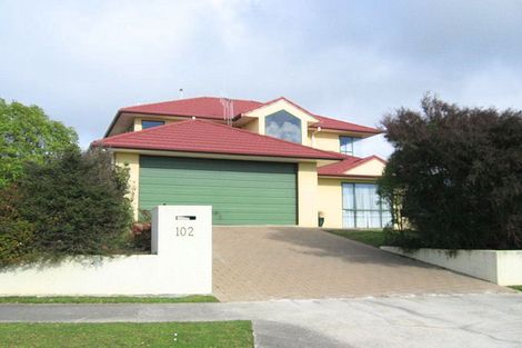 Photo of property in 102 Pacific Drive, Fitzherbert, Palmerston North, 4410