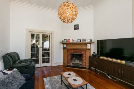 Photo of property in 2 Cameron Road, Bluff Hill, Napier, 4110