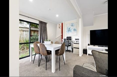 Photo of property in 18 The Glade North, Pukekohe, 2120