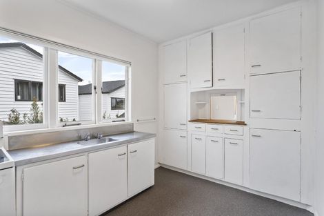 Photo of property in 88 Kelman Road, Kelston, Auckland, 0602