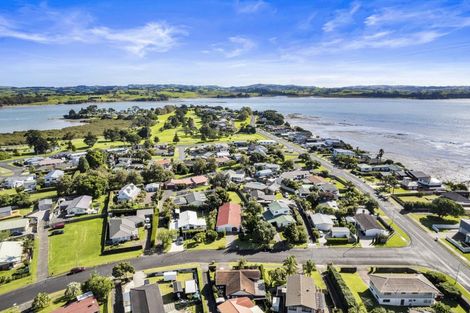 Photo of property in 8 Taihiki Road, Clarks Beach, 2122