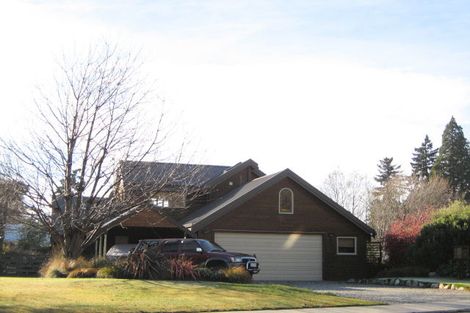 Photo of property in 16 Sargood Drive, Wanaka, 9305