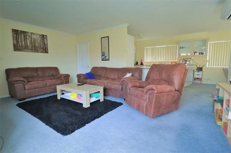Photo of property in 6 Arlose Place, Westgate, Auckland, 0614
