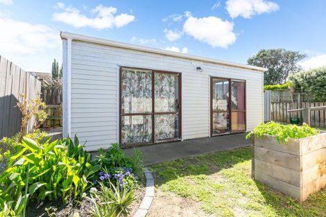 Photo of property in 104 Apu Crescent, Lyall Bay, Wellington, 6022
