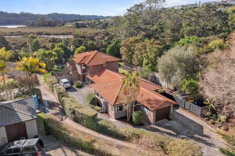 Photo of property in 16 Monkton Close, Greenhithe, Auckland, 0632