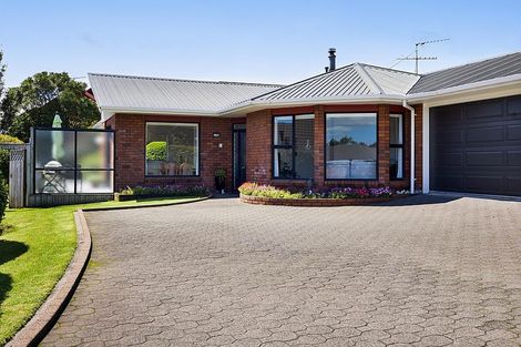 Photo of property in 23 Veale Road, Frankleigh Park, New Plymouth, 4310