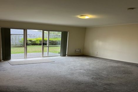 Photo of property in 14 Bibury Avenue, Henderson, Auckland, 0612
