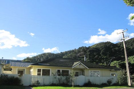 Photo of property in 2 Kauri Street, Eastbourne, Lower Hutt, 5013