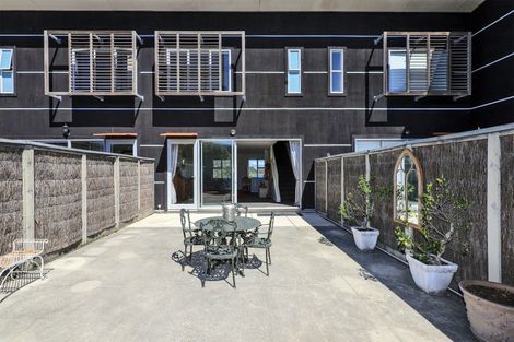 Photo of property in The Terraces, 18/9 Humber Street, Pandora, Napier, 4110