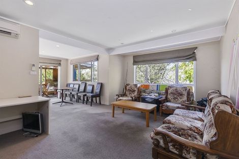 Photo of property in 8 John Dee Crescent, Red Beach, 0932