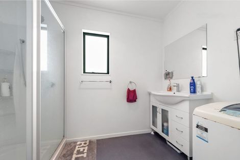 Photo of property in 510a Blockhouse Bay Road, Blockhouse Bay, Auckland, 0600