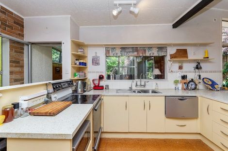 Photo of property in 30 Mountain Road, Henderson Valley, Auckland, 0612