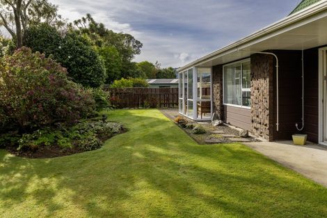 Photo of property in 6 Wakefield Grove, Waikanae, 5036