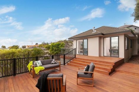 Photo of property in 19 Pannill Place, Oteha, Auckland, 0632