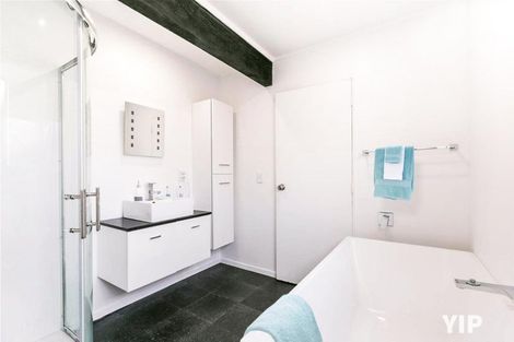 Photo of property in 27a Kingsbridge Place, Newlands, Wellington, 6037