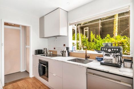 Photo of property in 16 Mahoe Road, Titirangi, Auckland, 0604