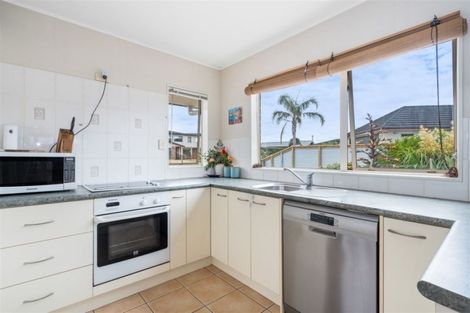 Photo of property in 34 Bermuda Place, One Tree Point, 0118