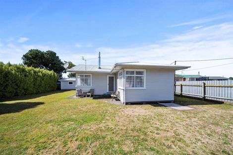 Photo of property in 17 Douglas Street, Hawera, 4610